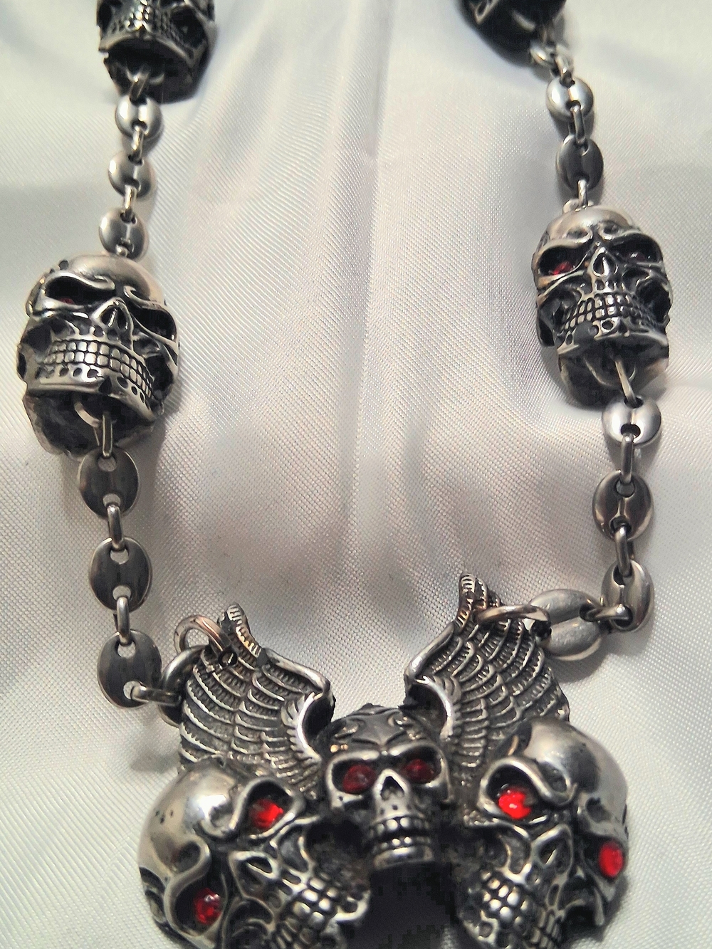 Gothic Skull Wing Chain with Red Accents With 8mm Guccie Style Links